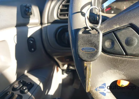 2002 Ford Taurus Se z USA, uszkodzony, nr VIN 1FAFP53U02A16647